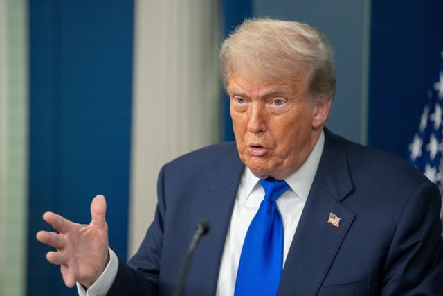 Tổng thống Mỹ Donald Trump treo thưởng 1 triệu USD cho thông tin về gian lận bầu cử