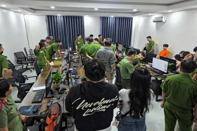 TPHCM liên tiếp phát hiện nhóm người nước ngoài nghi lừa đảo công nghệ cao