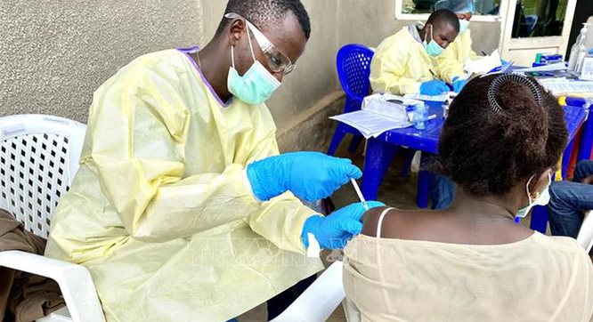 Dịch Ebola: Số ca tử vong ở châu Phi tăng lên hơn 1.000 người