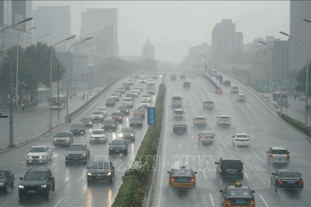 Thủ đô Trung Quốc phát cảnh báo lũ lụt và lở đất do mưa lớn