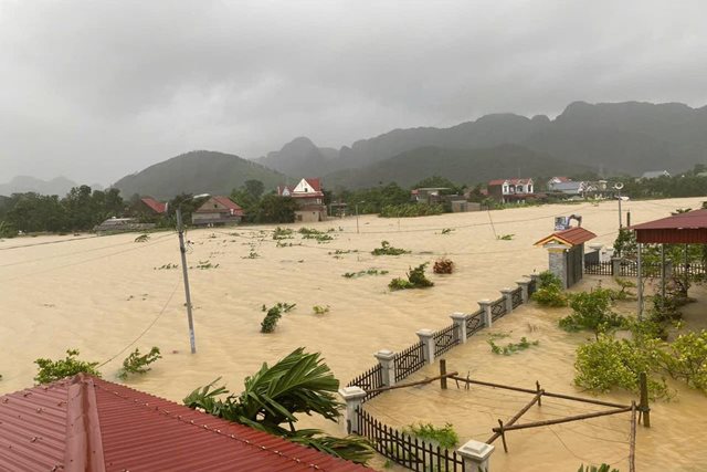 Khẩn trương đảm bảo an toàn đê điều, ứng phó với lũ lên nhanh trên các sông