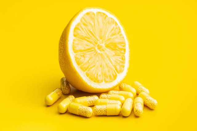 Vitamin C từ thực phẩm tươi và viên bổ sung: Lựa chọn nào tốt hơn cho chống lão hóa da?