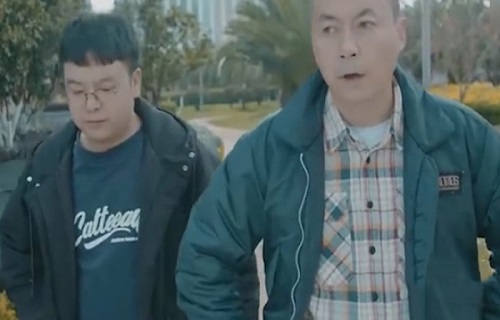 Ông bố dạy con trai biết thế nào là "anh em chí cốt" và cái kết
