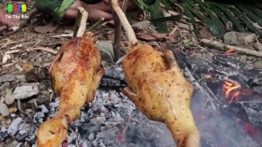 Đánh tiết canh bằng nước khe suối làm bữa nhậu trong rừng (phần 2)