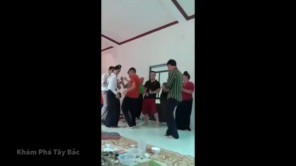 Người Thái Tây Bắc mổ bò mừng nhà mới (phần 4)