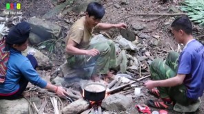 Làm nồi lẩu côn trùng siêu ngon giữa rừng (phần 3)