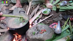 Làm nồi lẩu côn trùng siêu ngon giữa rừng (phần 6)