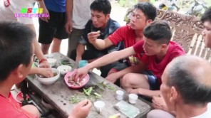Lên Tây Bắc ăn pịa dê, tiết canh dê, thịt dê sống (Phần 2)