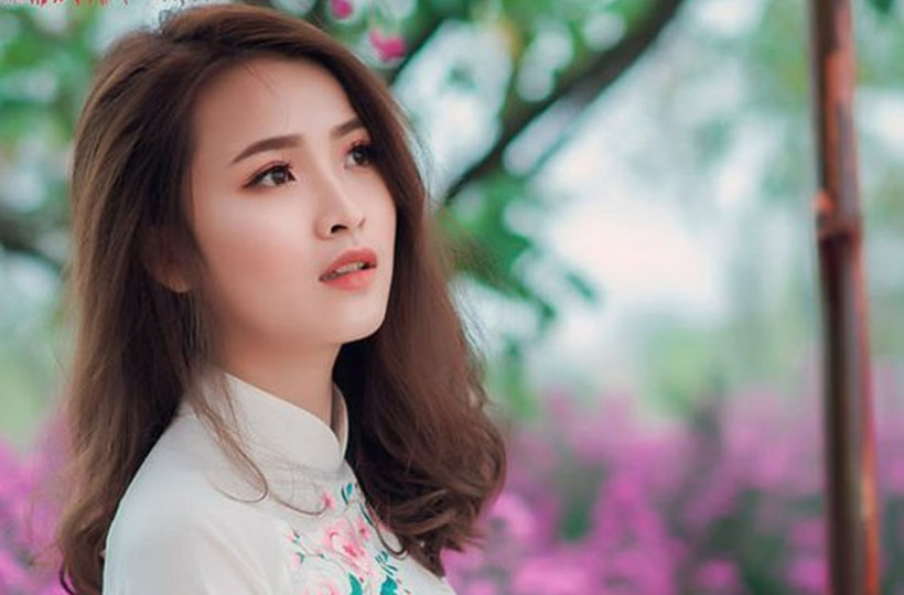 Thiếu nữ duyên dáng ĐẸP NGẤT NGÂY