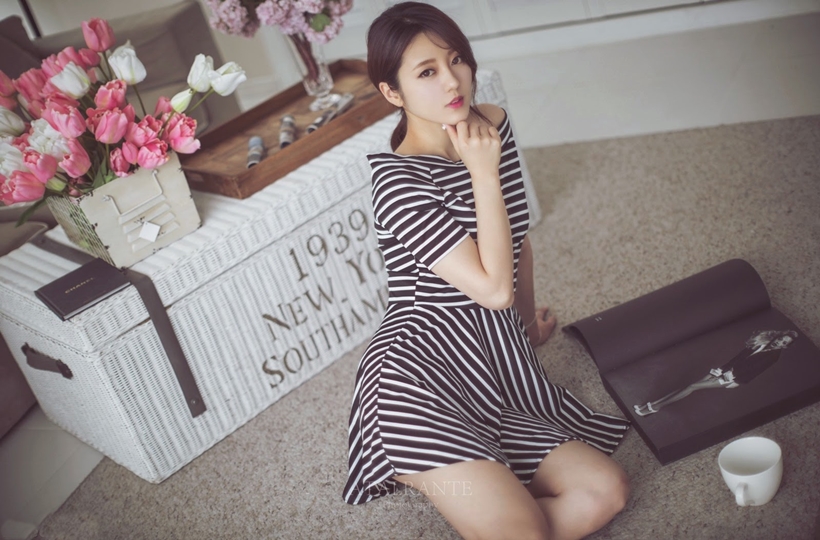 Vẻ đẹp ngọt ngào của thiếu nữ diễn váy kẻ