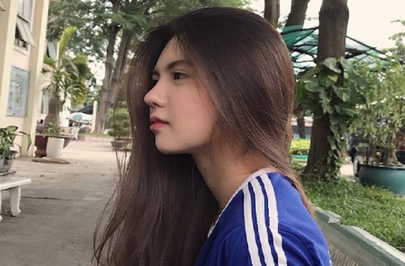 Hot girl mặt đẹp như tạc nhưng hầu như không cười khi chụp ảnh