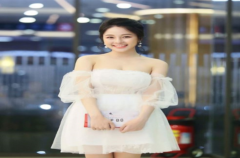 Hot girl gương mặt ăn điểm xinh xắn 