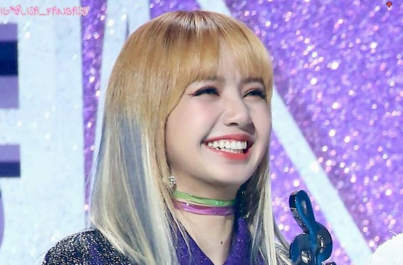 Nụ cười xinh đep của Lisa thành viên nhóm nhạc BlackPink 