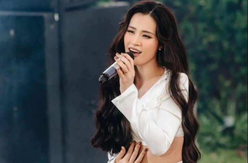 Đông Nhi xinh đẹp dù là mẹ 2 con