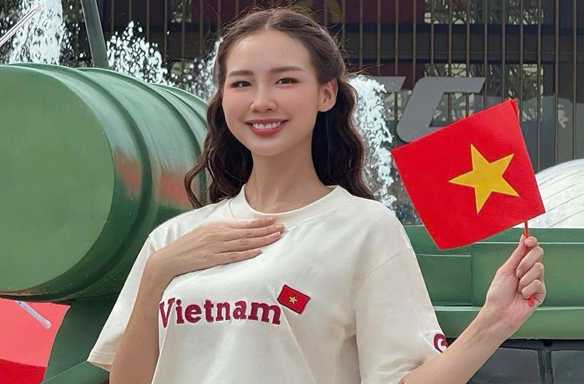 Bảo Ngọc diện áo thun in cờ Việt Nam mừng quốc khánh
