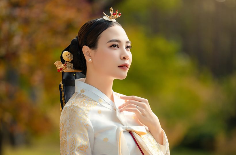 Đàm Thu Trang diện Hanbok dạo chơi ở Hàn Quốc
