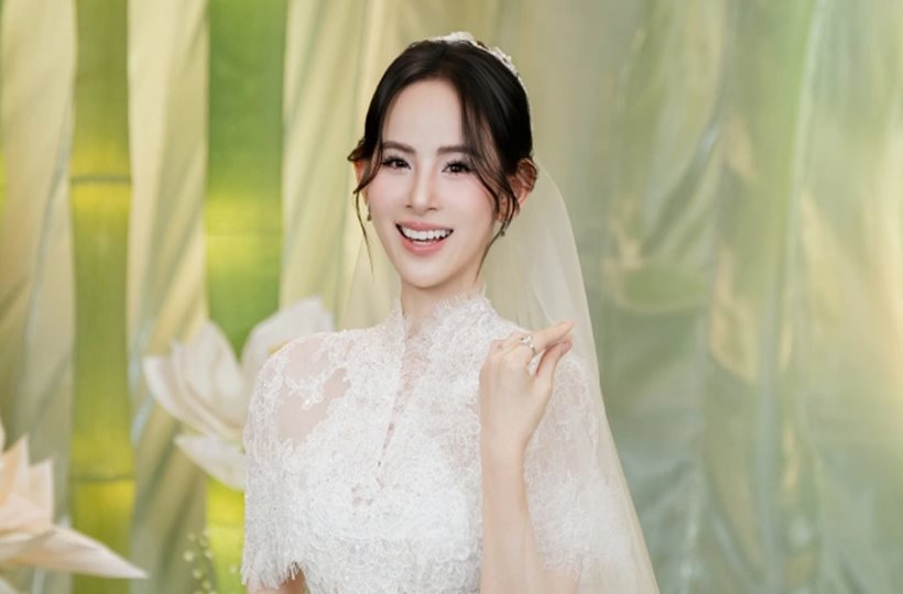 Hương Liên rạng rỡ trong ngày cưới