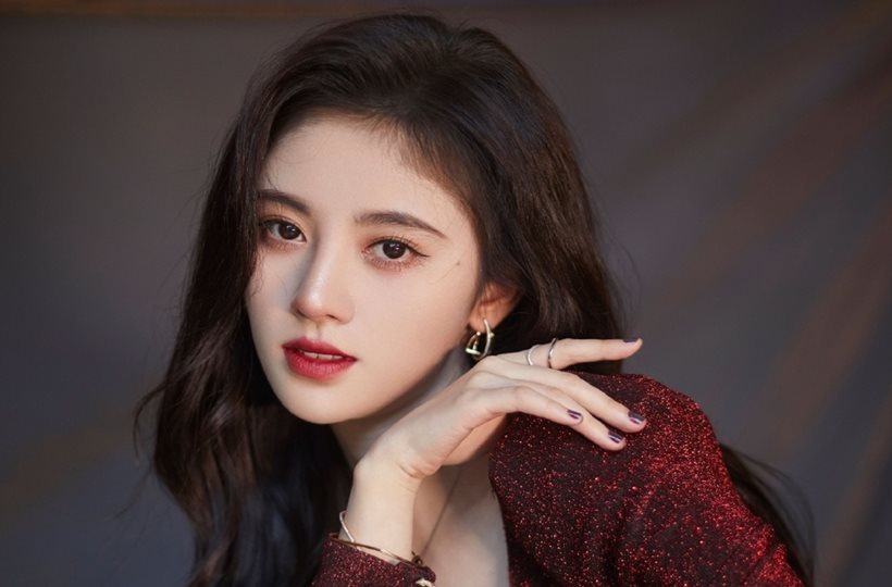 Cúc Tịnh Y nhận mức lương khủng