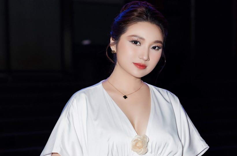 Nhan sắc xinh đẹp của nữ ca sĩ Cao Mỹ Kim