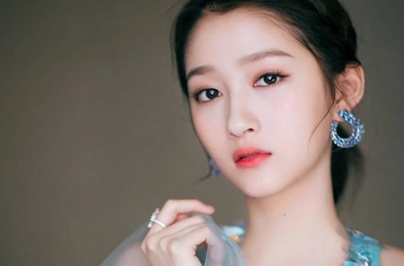 Quan Hiểu Đồng đẹp như nàng thơ