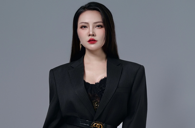 Thụy Vân lột xác phong cách sau sinh con thứ 2