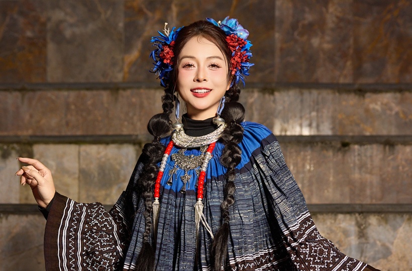 Jenifer Phạm hóa gái bản