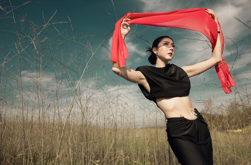 Ngọc Quyên khoe eo thon trên đất Mỹ