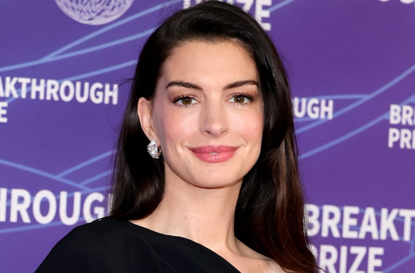 Anne Hathaway tiết lộ gần như bị mù một mắt suốt nhiều năm