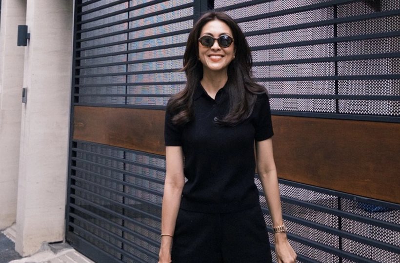 Tăng Thanh Hà lên đồ đơn giản khi đi làm
