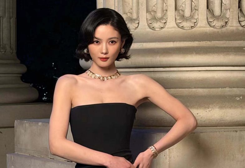 Kim Yoo Jung sexy bất ngờ tại Tuần lễ Thời trang Paris