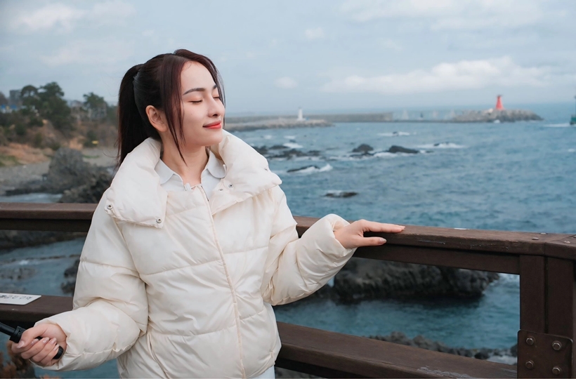 Ca sĩ Sara Lưu dạo chơi ở Hàn Quốc