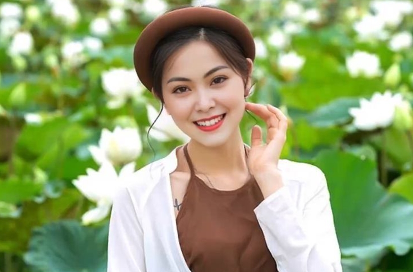Trong đầm gì đẹp bằng sen
