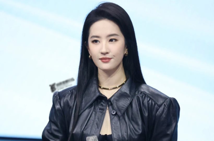 Lưu Diệc Phi rạng rỡ đón tuổi 39