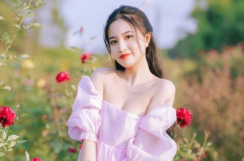 Lạc giữa vườn hồng