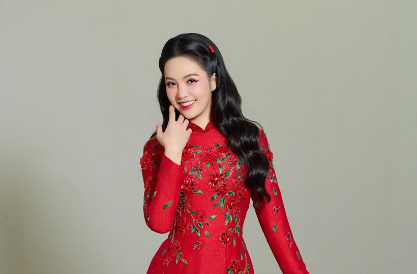 MC Thụy Vân đắt show cuối năm