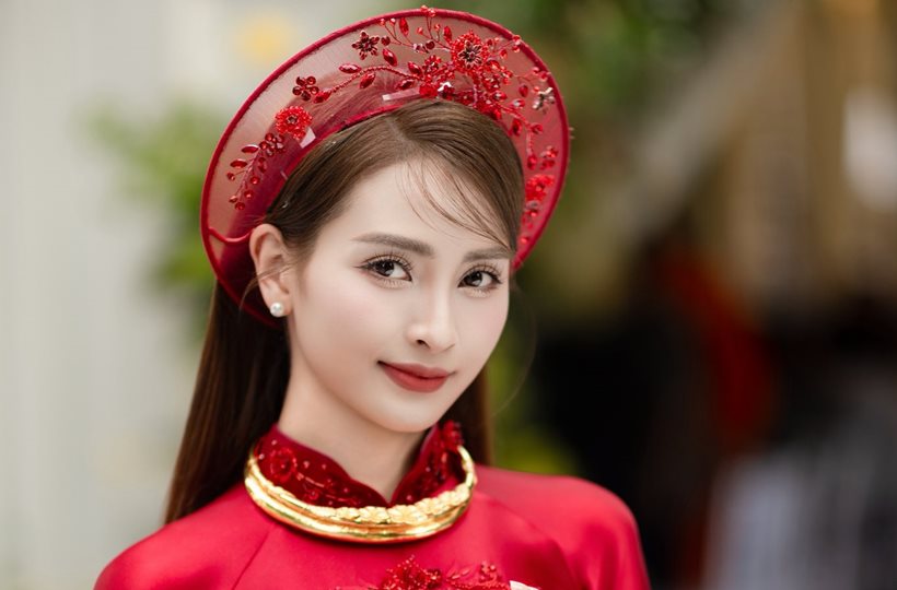 MC Mù Tạt xinh đẹp rạng rỡ trong lễ ăn hỏi với cầu thủ Đức Huy